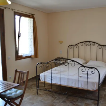 Ionia Aparthotel Agios Petros (Andros)